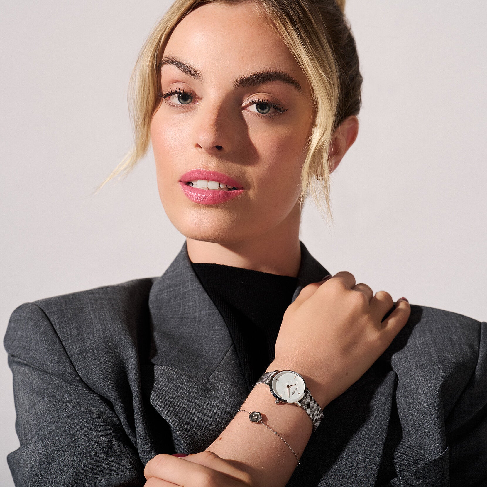 Olivia Burton Signature 28mm Bee Ultra Slim Silver Mesh Watch & Minima Bee Bracelet Gift Set